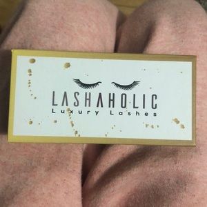 Lashaholic luxury lashes